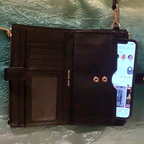 Michael Kors Adele Rose studded Leather Smartphone Wallet Black - Picture 2 of 12